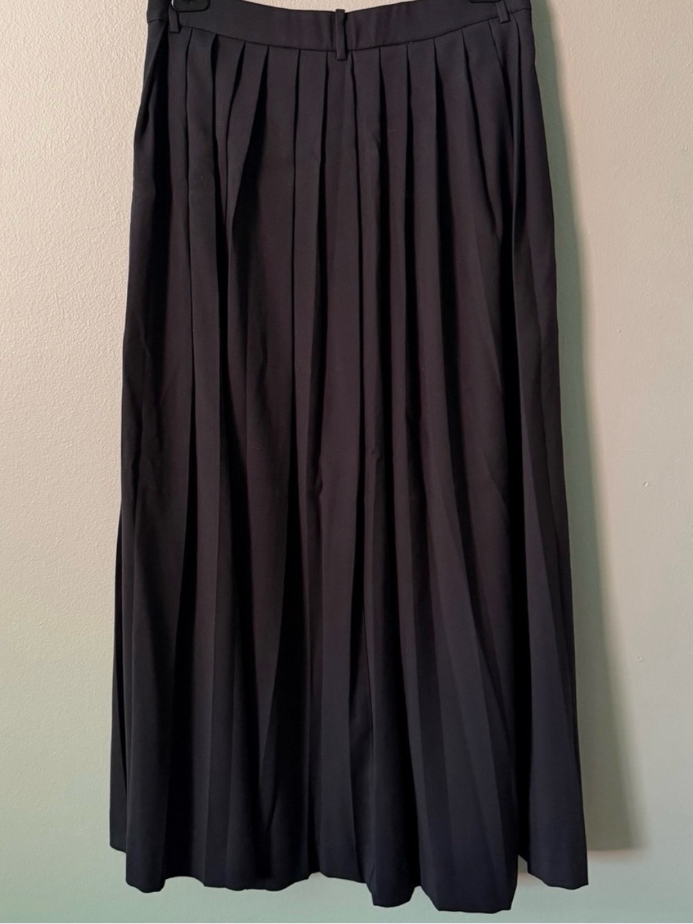 Abercrombie & Fitch Pleated Maxi Skirt with Side Slit - Charcoal Gray - Picture 5 of 7